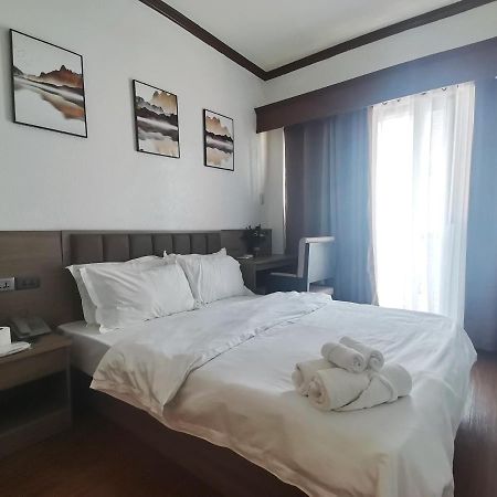 Passion Makati Aparthotel Makati City Buitenkant foto