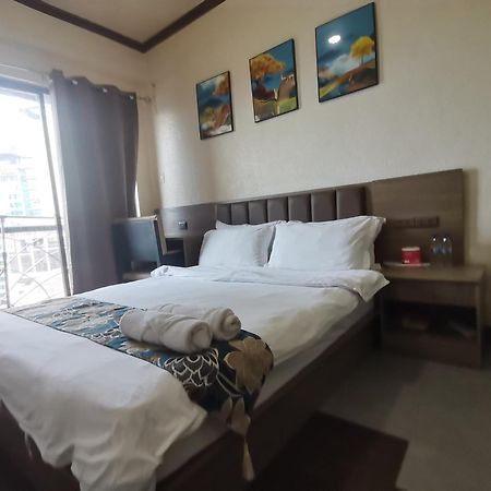 Passion Makati Aparthotel Makati City Buitenkant foto