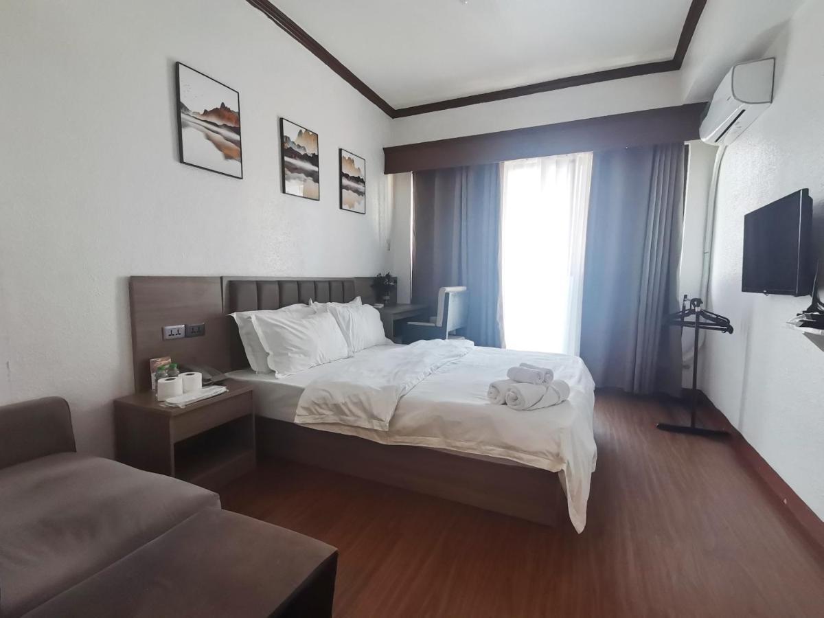 Passion Makati Aparthotel Makati City Buitenkant foto