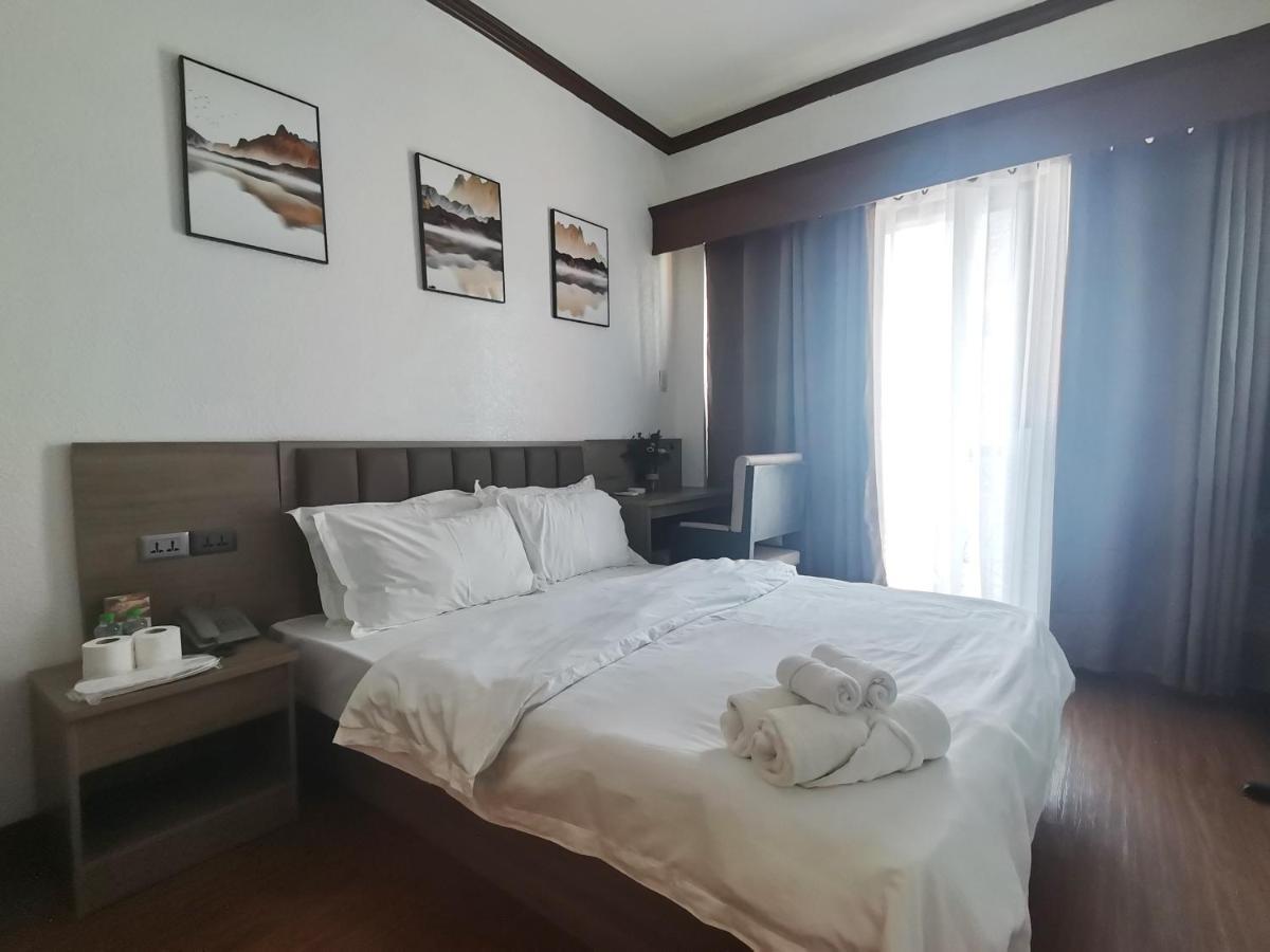 Passion Makati Aparthotel Makati City Buitenkant foto